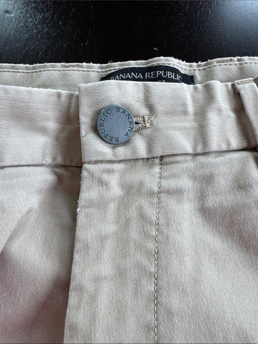 Banana Republic Stone Flat-Front Men’s Shorts - Picture 4 of 6